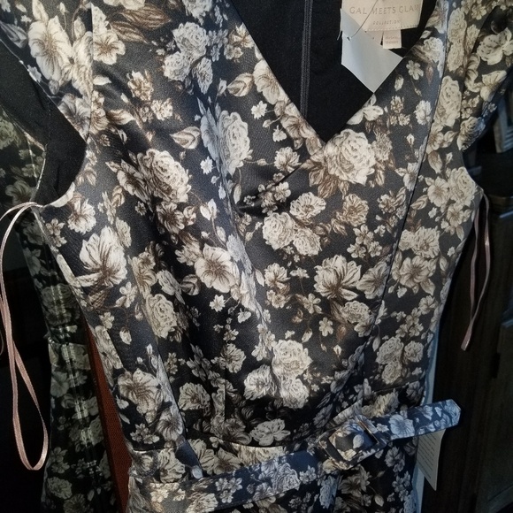 Belted dress - Picture 2 of 4